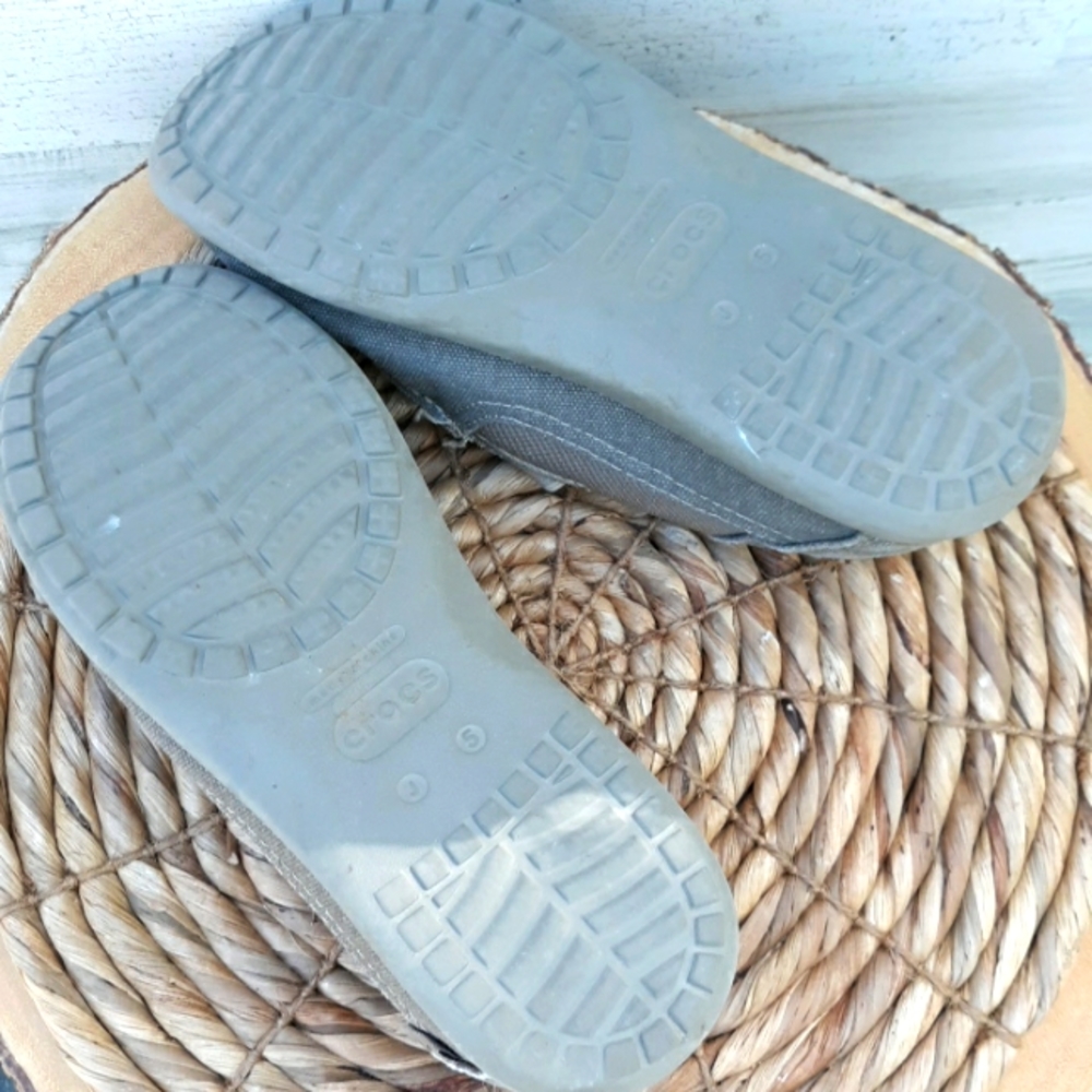 EUC CHILDREN'S CROCS - Picture 7 of 9